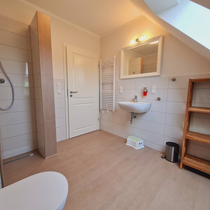Badezimmer 02 - Ferienwohnung "Reh" im DG